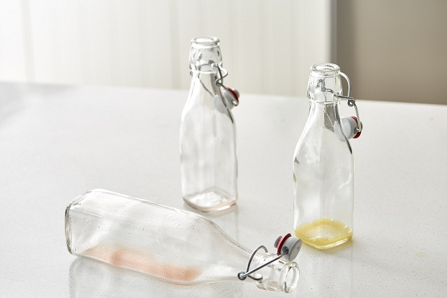 How-to-Clean-and-Maintain-Glass-Bottles-at-Home.jpeg