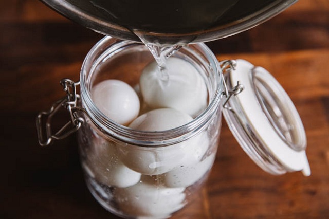 How to Pickle Chinese Salted Duck Eggs in A Glass Jar