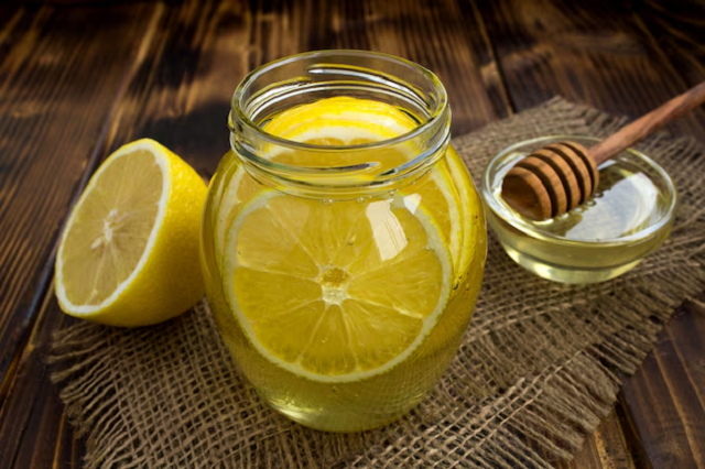 How to Make Honey Lemonade in Glass Jar